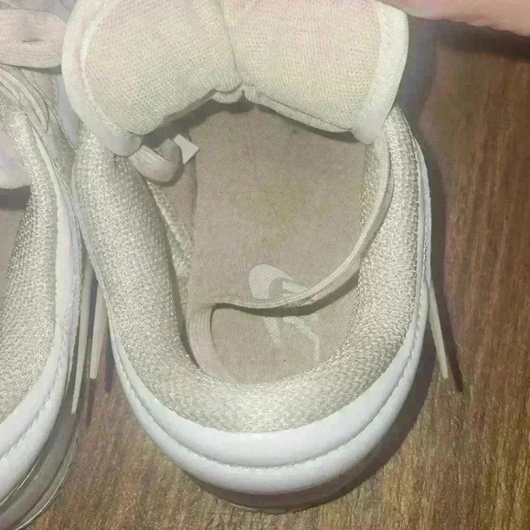 Nike sneakers size 8.5 EUC. - Picture 6 of 7